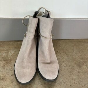 Sorel Farah Light Gray Short Boots Size 10.5